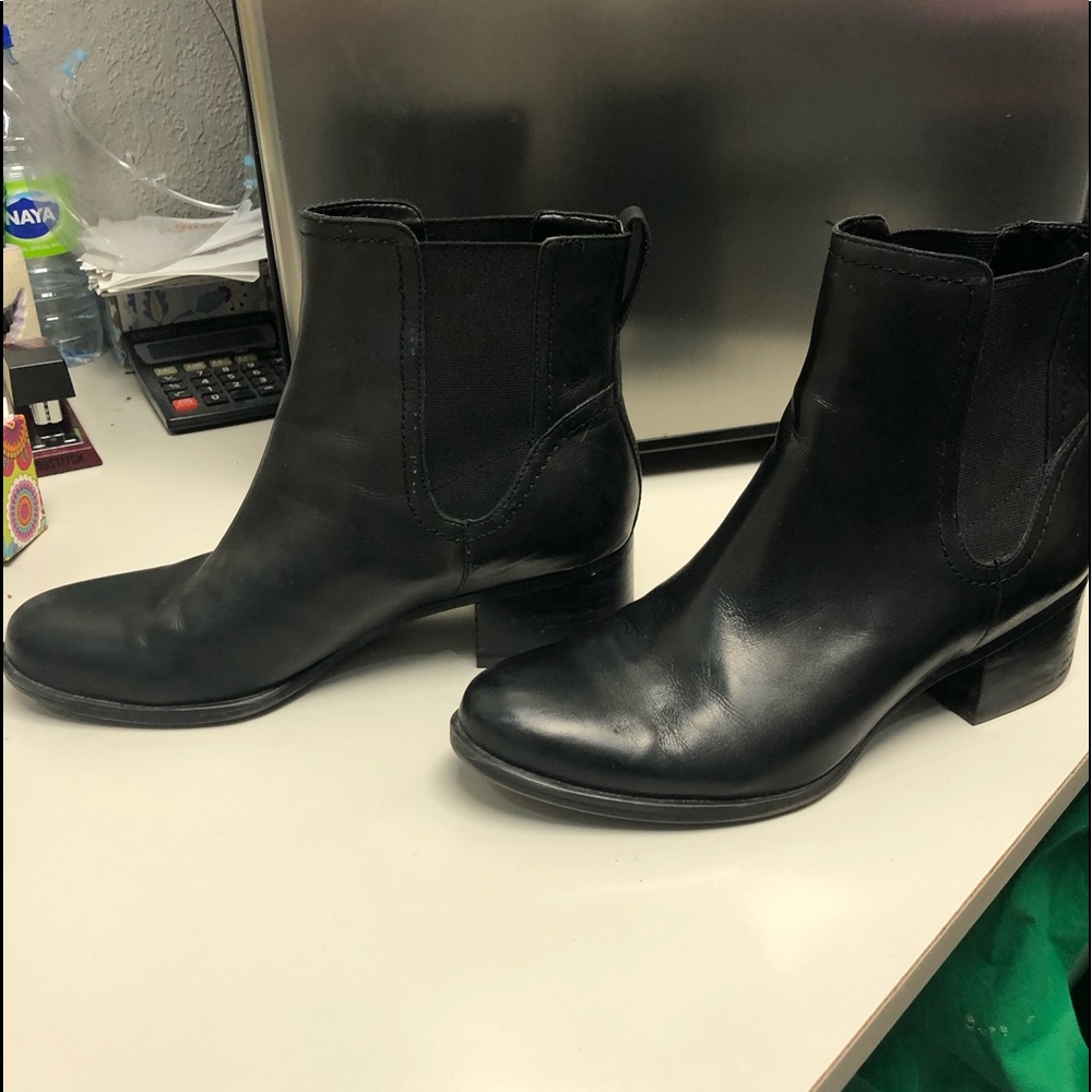 Naturalizer Leather Chelsea Boot! Size 8.5